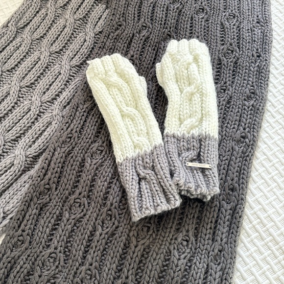 Nine West fringed scarf and fingerless glove set. - Picture 2 of 7
